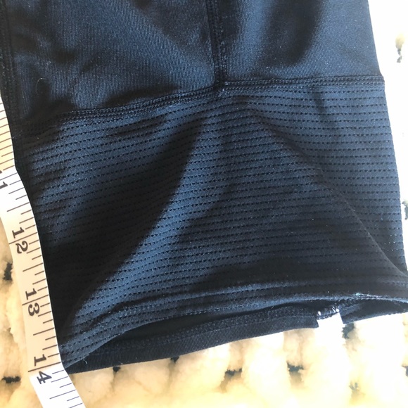 Nike Cropped Black Leggings with White Stripes - Picture 3 of 6